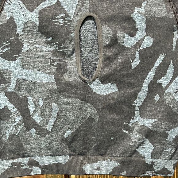 Gymshark Adapt Camo Seamless Crop Top M Blue Long Sleeves Activewear Stretch Gym - Picture 7 of 9